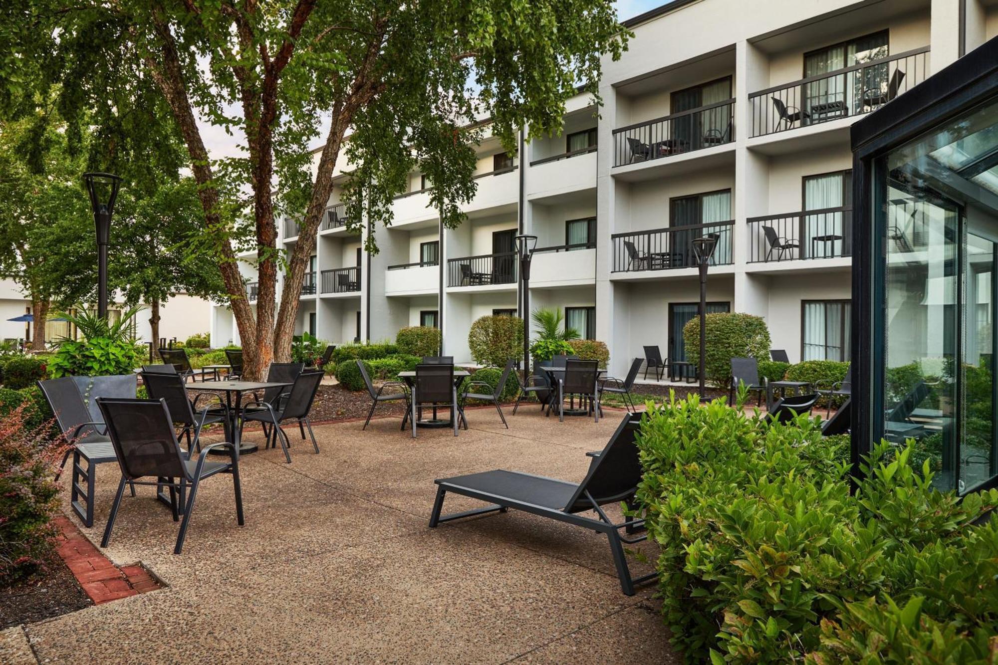 Courtyard Kansas Overland Park/metcalf, South Of College Boulevard